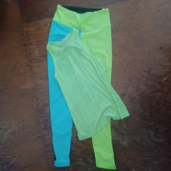 Victoria Secret neon yellow/green workout outfit in size xs - Picture 6 of 8